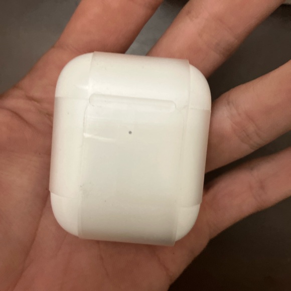 AirPods 2nd Generation - Picture 3 of 5